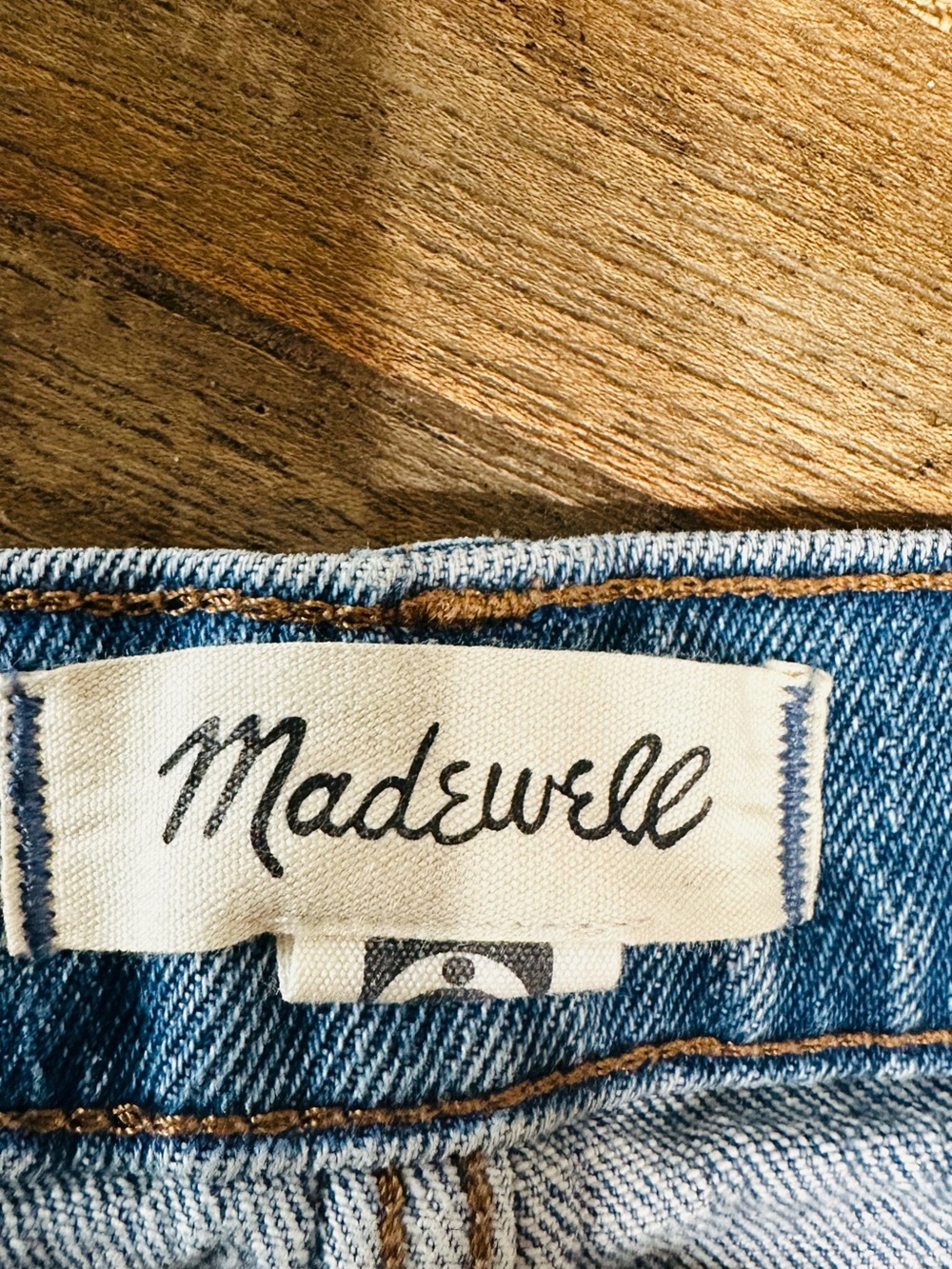 MADEWELL Mid Rise Perfect Vintage Jeans Size: 30 - Picture 4 of 5
